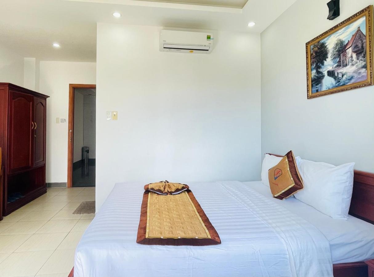 Y Linh Hotel Куинён Экстерьер фото