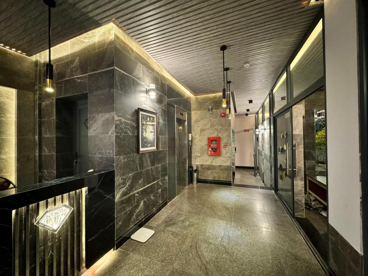 Y Linh Hotel Куинён Экстерьер фото